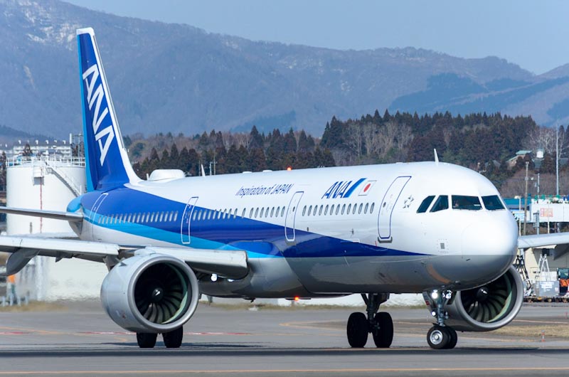 タキシングする飛行機の写真
