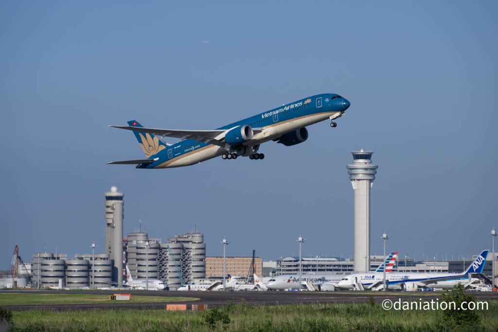 Nikon Z9で撮影した飛行機写真(離陸する飛行機)