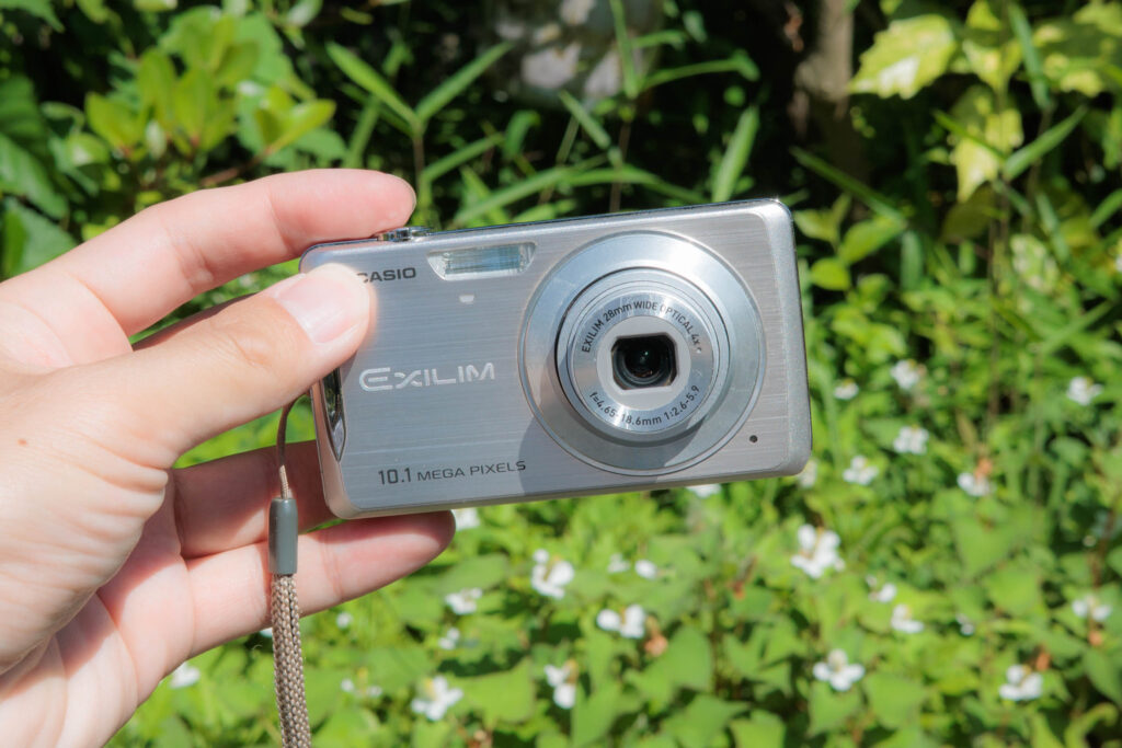 CASIO EXILIM ZOOM EX-Z270の外観