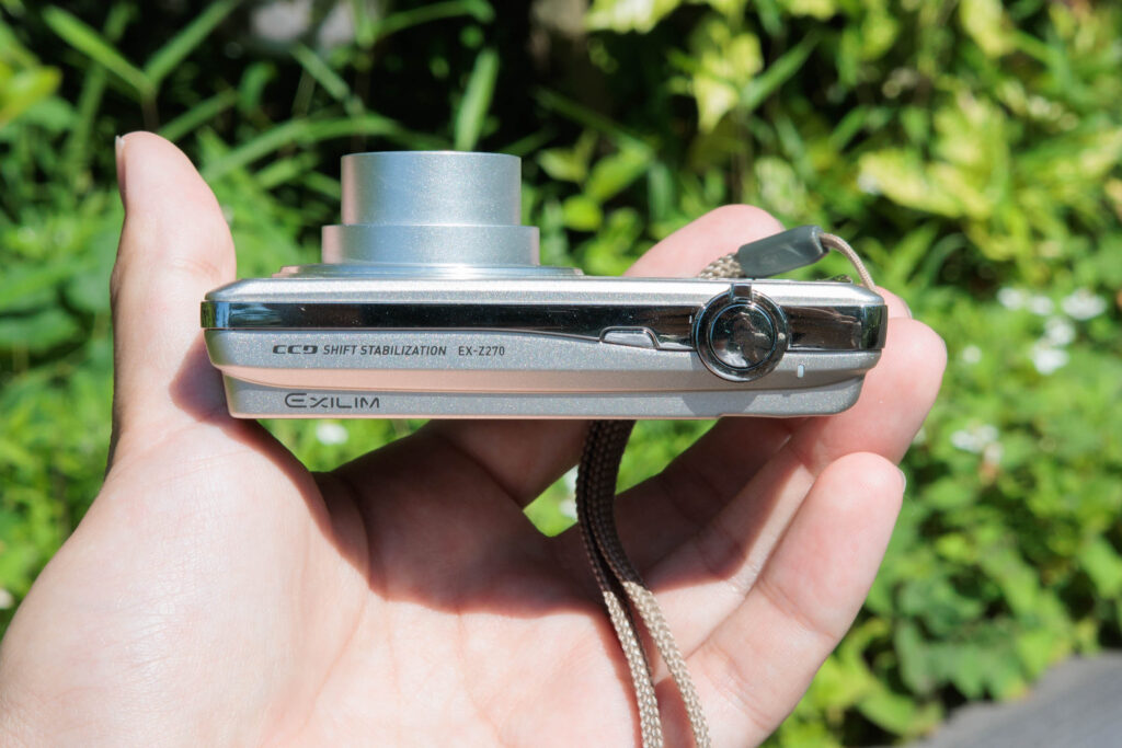 CASIO EXILIM ZOOM EX-Z270の上部