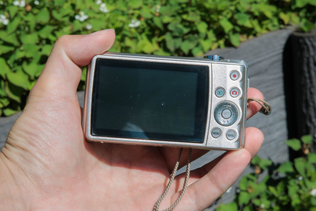 CASIO EXILIM ZOOM EX-Z270の背面