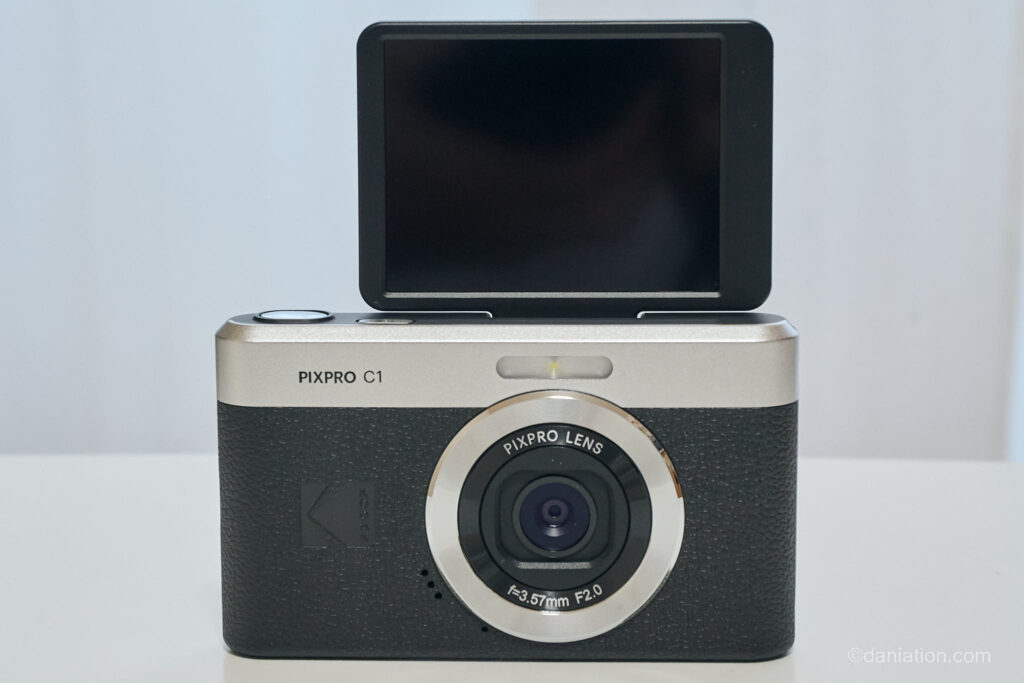 Kodak PIXPRO C1のチルト式液晶。