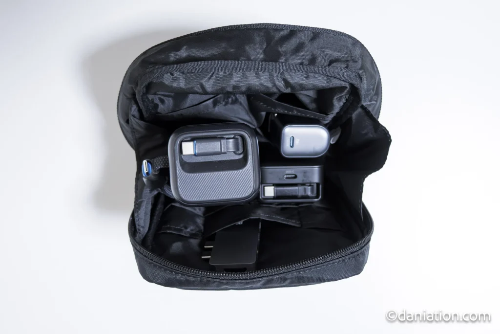 無印のメイクポーチにガジェットを入れてみた