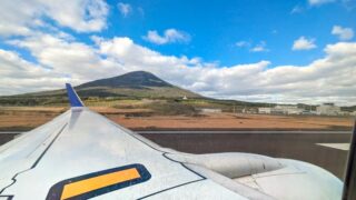 【ANAスマートU25で弾丸旅】羽田→八丈島 B737普通席 /ドリンクサービスはある?