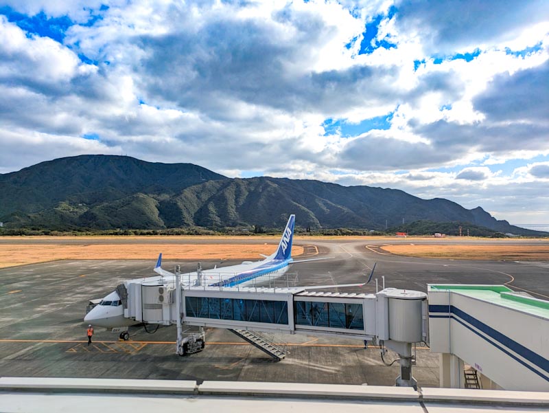 【短すぎるプレミアムクラス】ANA B737-800 八丈島～羽田(バースデーフライト）